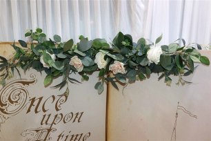 Artificial Rose Garland for Easel - Minnie